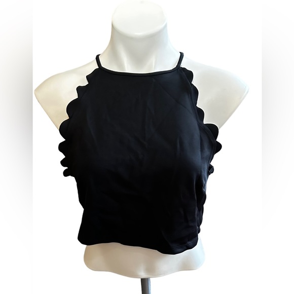 H&M Tops - BLACK CROP TOP| scallop sides H&M
